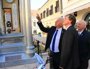 Mecsek Egyesület - Széchenyi téri időjárásjelző házikó