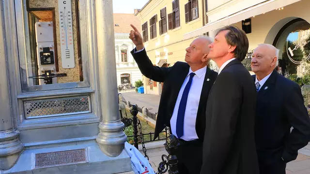 Mecsek Egyesület - Széchenyi téri időjárásjelző házikó